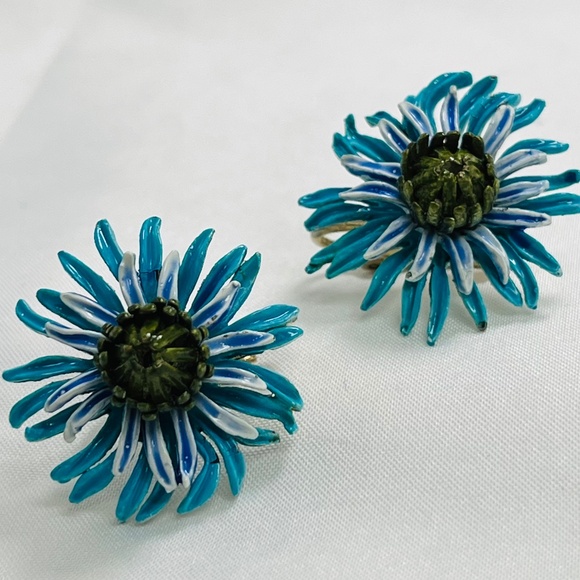 Coro Craft Chrysanthemum Blue Flower Brooch, and Clip Earrings - Picture 7 of 10